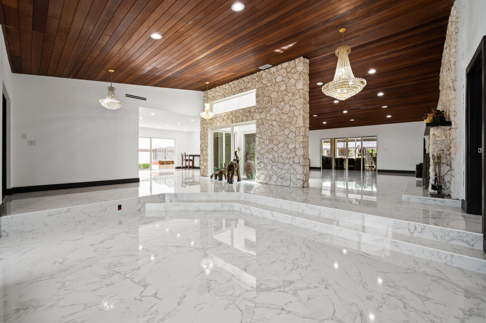 2840 Southwest 128th Avenue Miami, FL 33175 - Photo 8 of 46 a view of a hallway with seating space