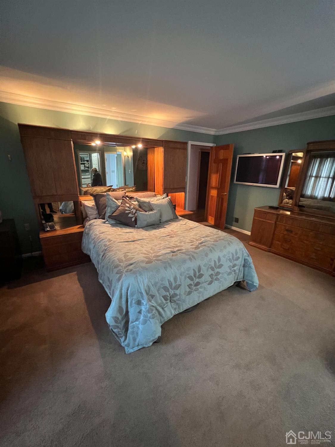 43 Roxy Avenue Edison, NJ 08820 - Photo 8 of 28 Gallery Image 8