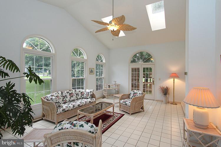 Sun room (23 x 13)