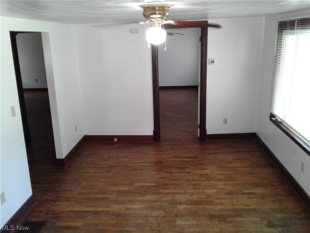 5566 Linn Road Amherst, OH 44001 - Photo 7 of 32 Living Room