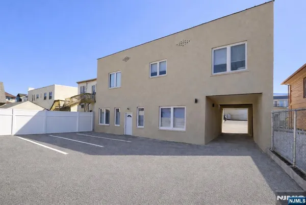 $2,700 | 695 Elm Street, Unit 1, Kearny, NJ 07032