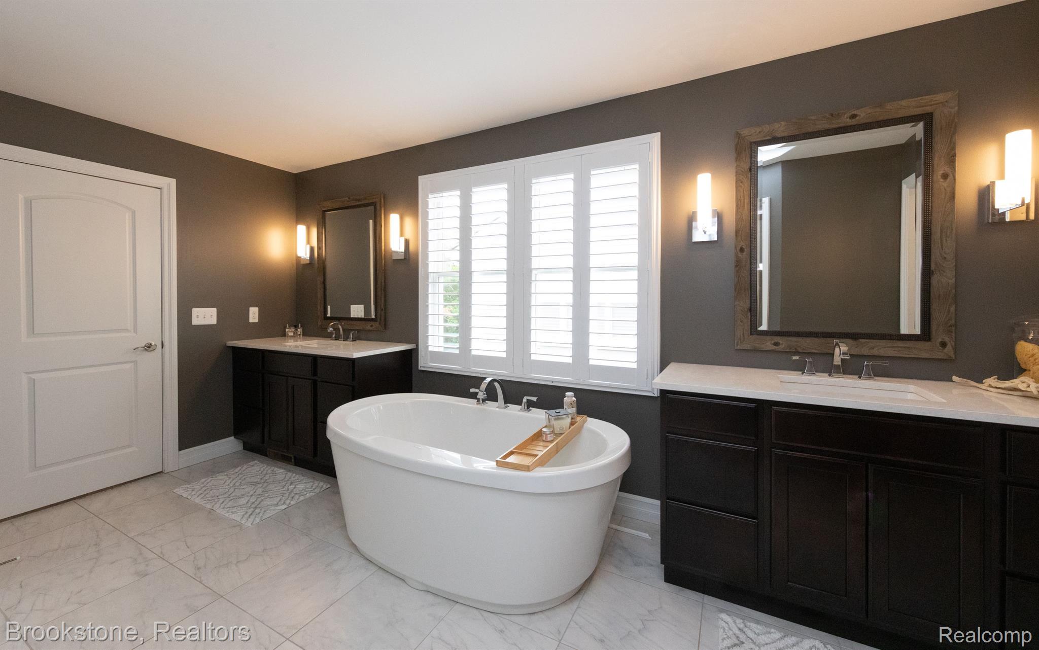830 Cumberland Ridge Court Rochester, MI 48307 - Photo 25 of 39 En suite is chic
