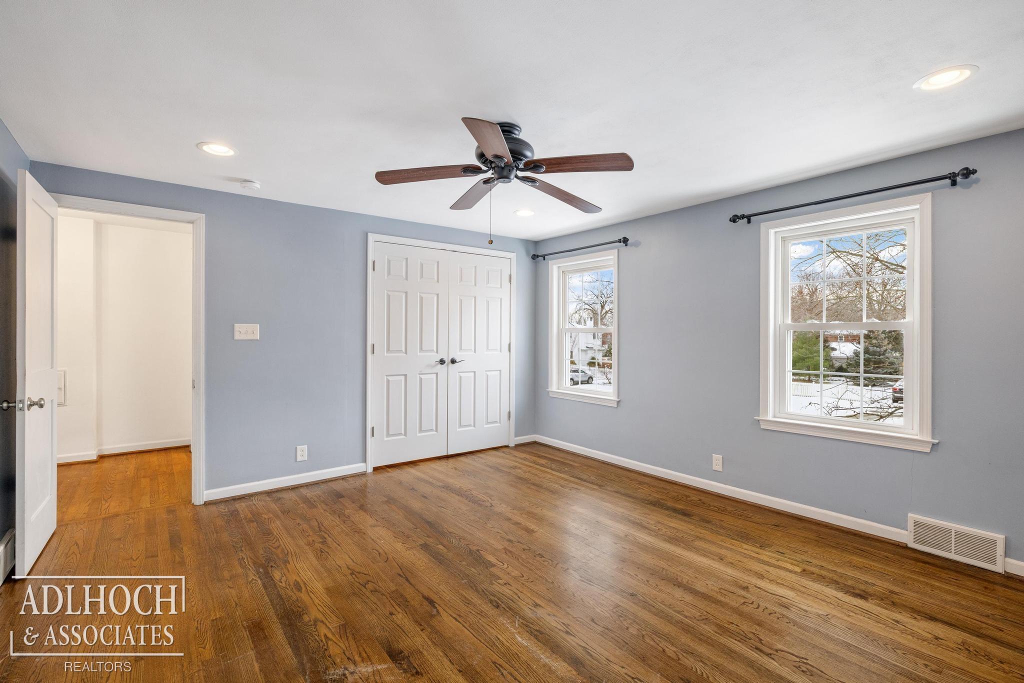 1764 Prestwick Road Grosse Pointe, MI 48236 - Photo 8 of 19 50196266-9448cfe9-229e-4e2f-a0d2-c2badb928a93.JPG