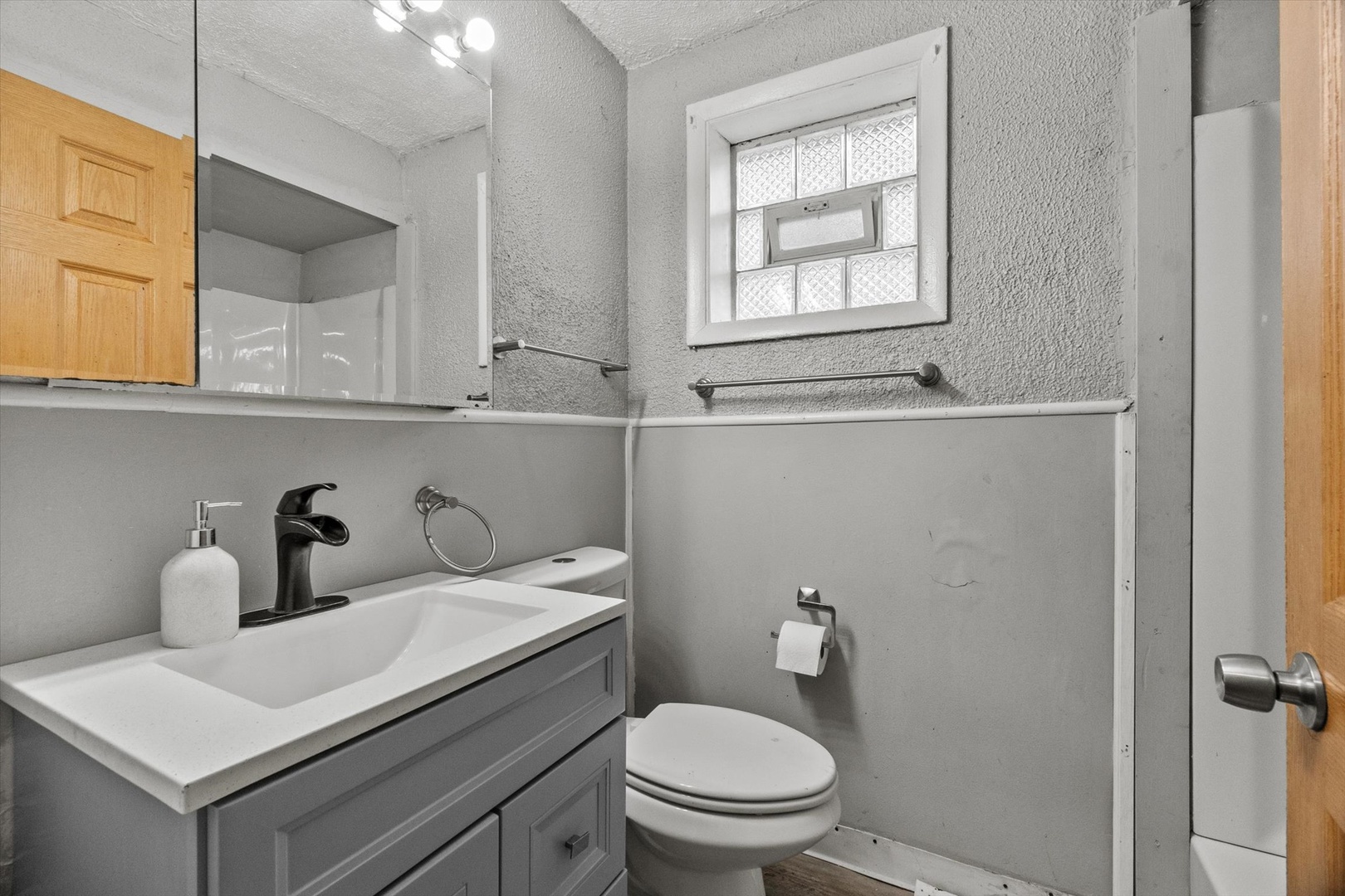 11417 South Church Street Chicago, IL 60643 - Photo 11 of 24 a bathroom with a toilet sink and mirror
