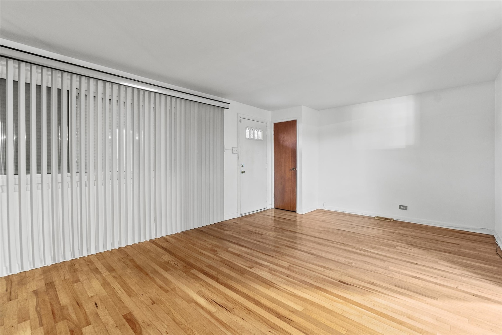 11417 South Church Street Chicago, IL 60643 - Photo 20 of 24 a view of empty room with wooden floor
