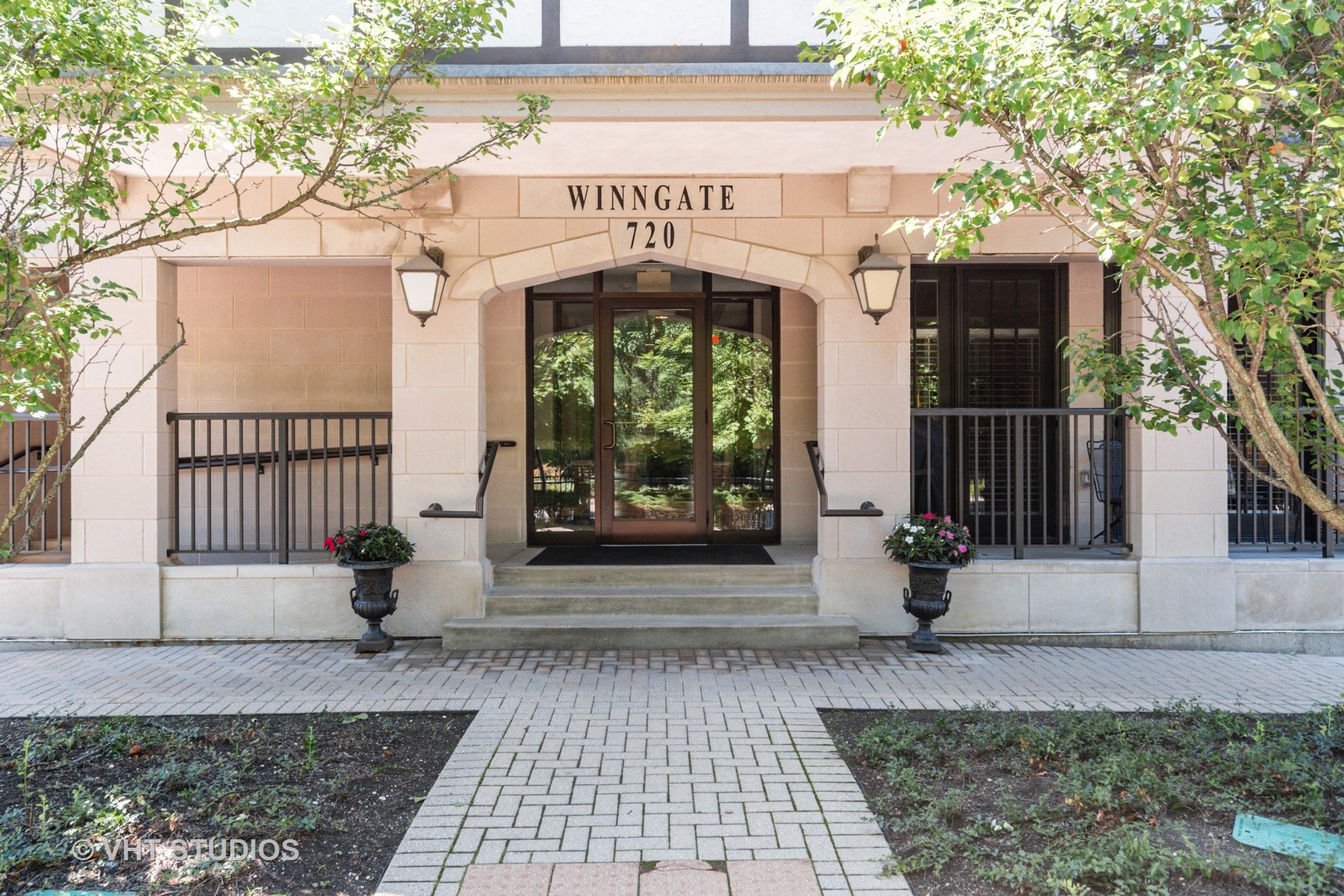 720 Green Bay Road, Unit 1E Winnetka, IL 60093 - Photo 3 of 13