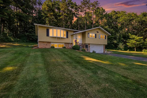 $450,000 | 527 Peerless Road, Belleville, WI 53508
