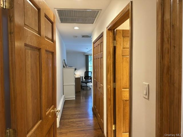 100 Rockywood Road Manhasset, NY 11030 - Photo 9 of 19