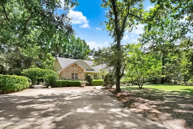 $449,000 | 1601 Cambridge Drive, Kinston, NC 28504