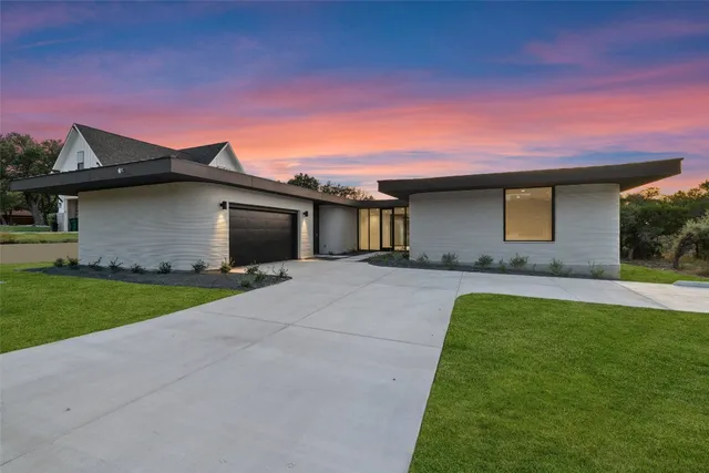 $875,000 | 10 Peace Pipe, Wimberley, TX 78676