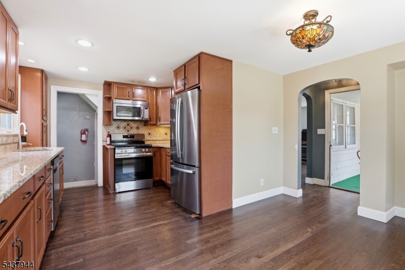 641 Greenbrook Road North Plainfield, NJ 07063 - Photo 13 of 36