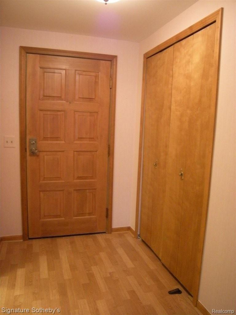 875 GreenView Court, Unit 53 Rochester, MI 48307 - Photo 4 of 12 Entry