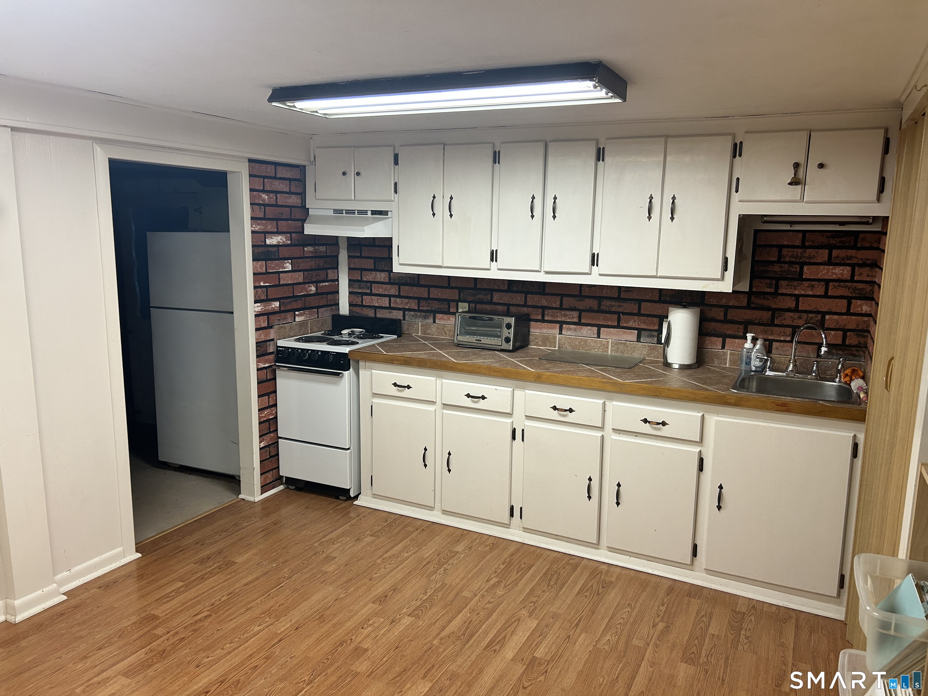 21 Parklawn Circle Waterbury, CT 06708 - Photo 12 of 13