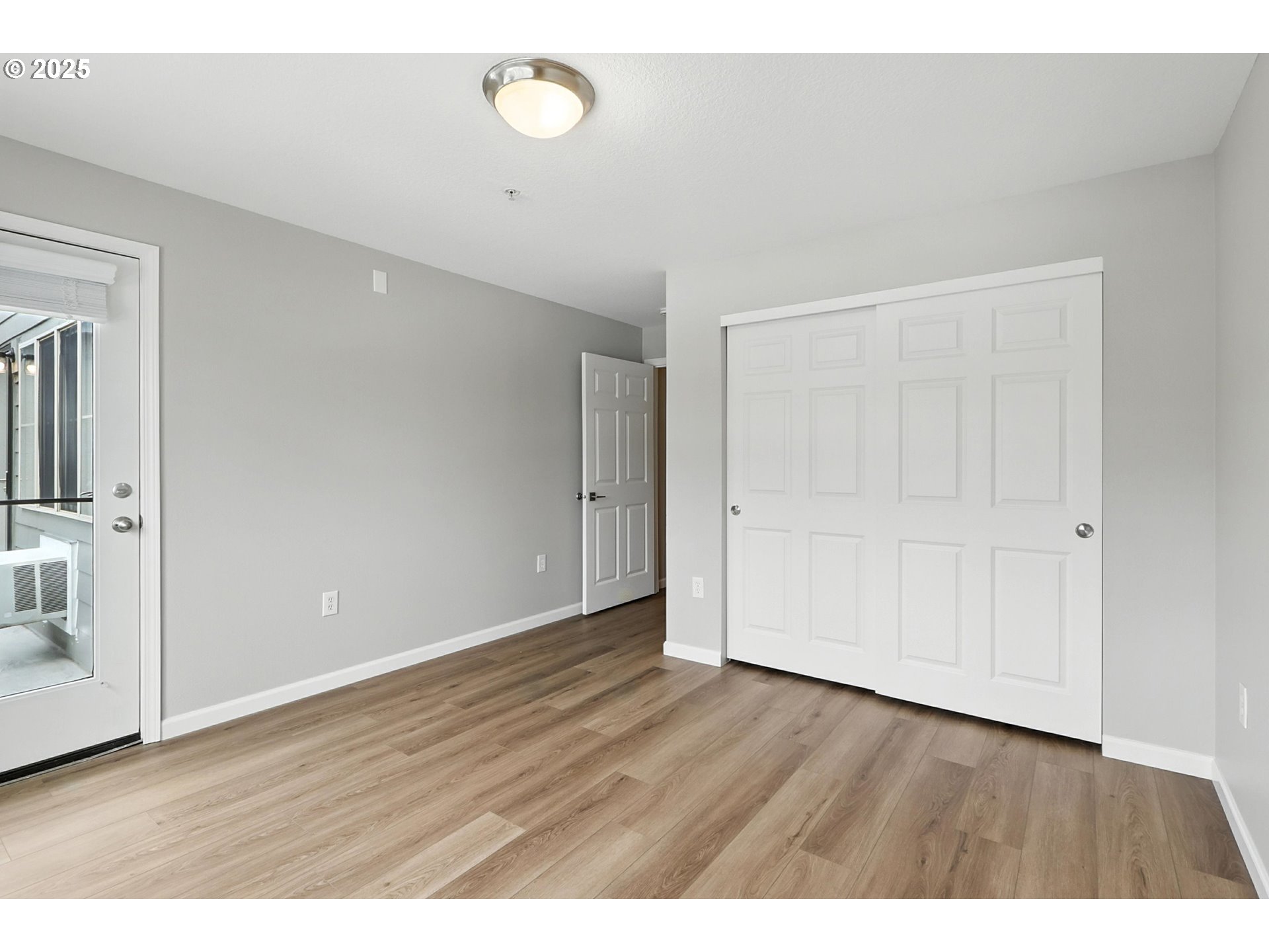 318 Northeast Roberts Avenue, Unit 402 Gresham, OR 97030 - Photo 17 of 48 Primary Bedroom