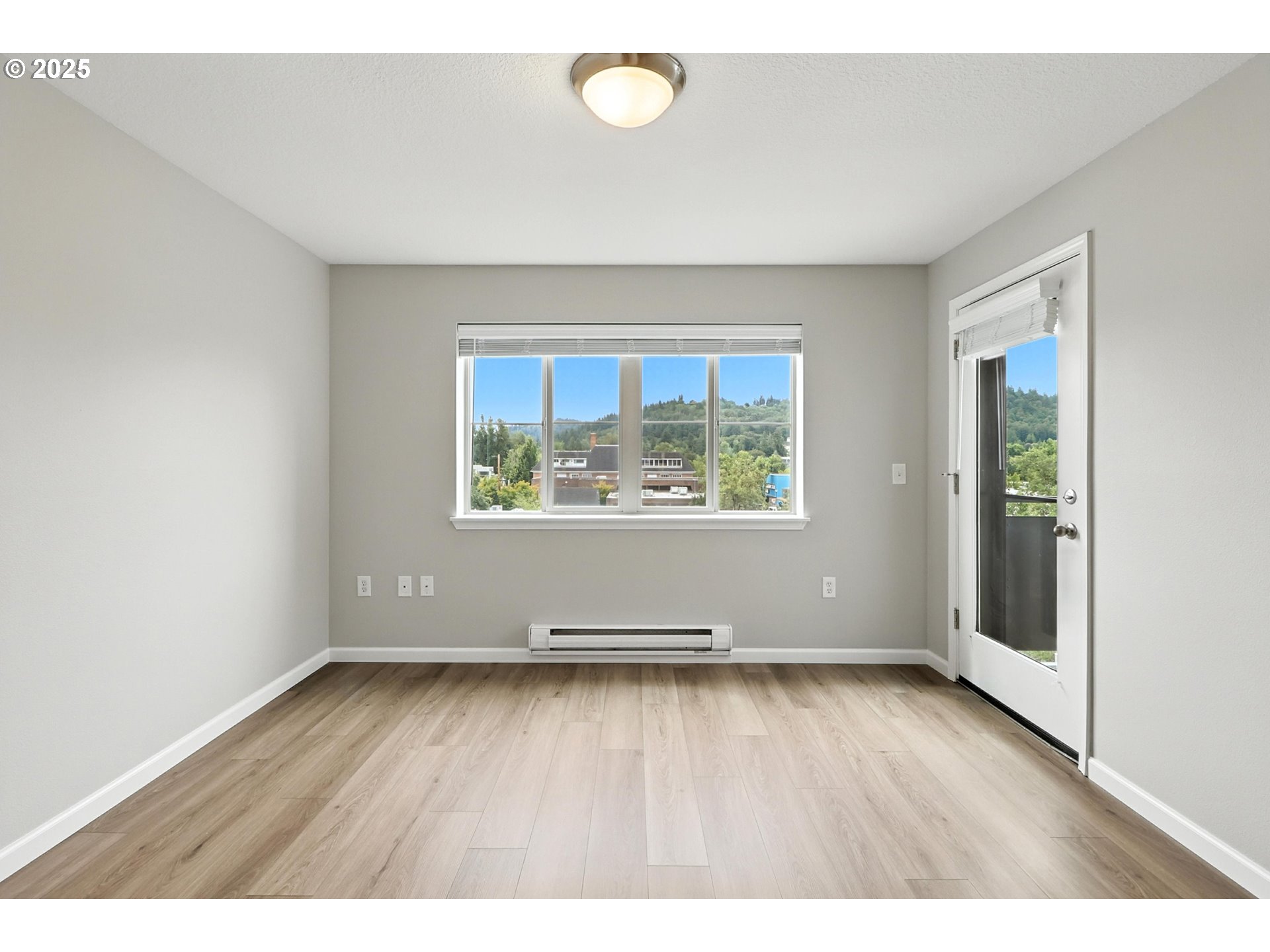 318 Northeast Roberts Avenue, Unit 402 Gresham, OR 97030 - Photo 18 of 48 Primary Bedroom
