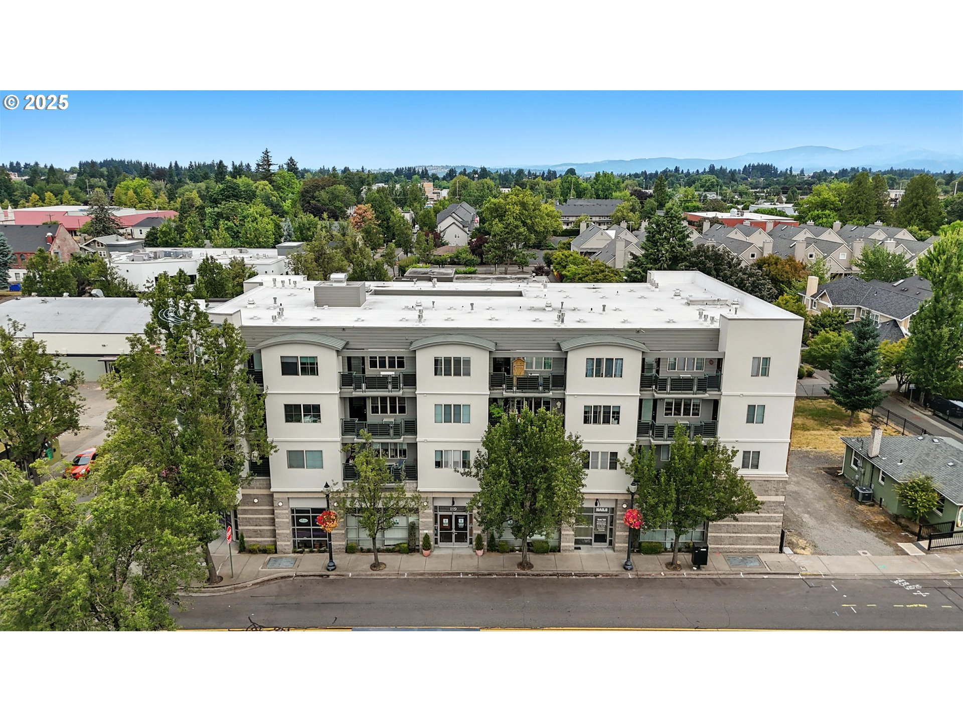 318 Northeast Roberts Avenue, Unit 402 Gresham, OR 97030 - Photo 2 of 48