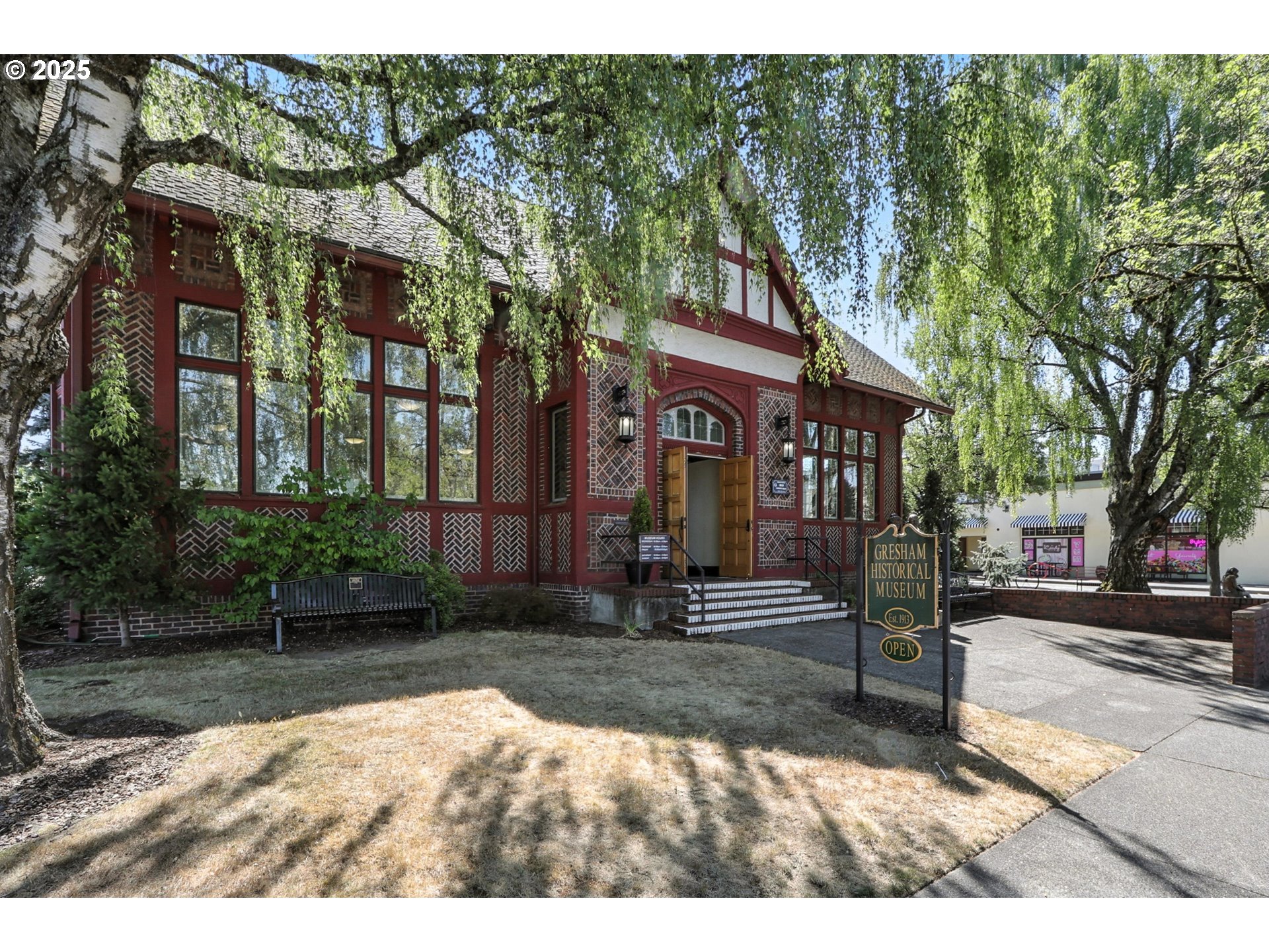 318 Northeast Roberts Avenue, Unit 402 Gresham, OR 97030 - Photo 41 of 48