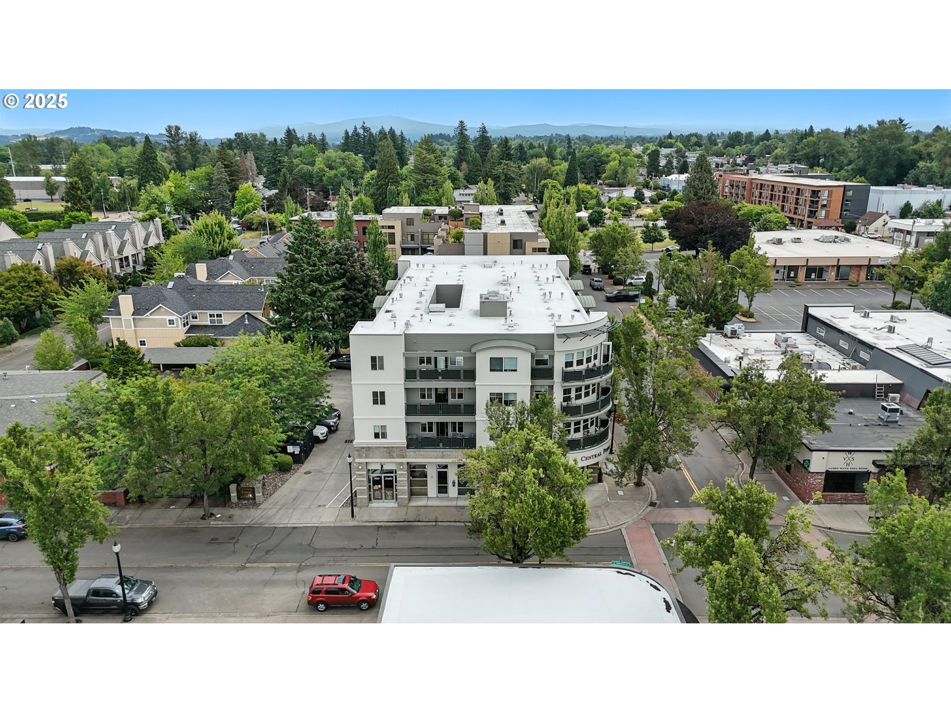 318 Northeast Roberts Avenue, Unit 402 Gresham, OR 97030 - Photo 46 of 48