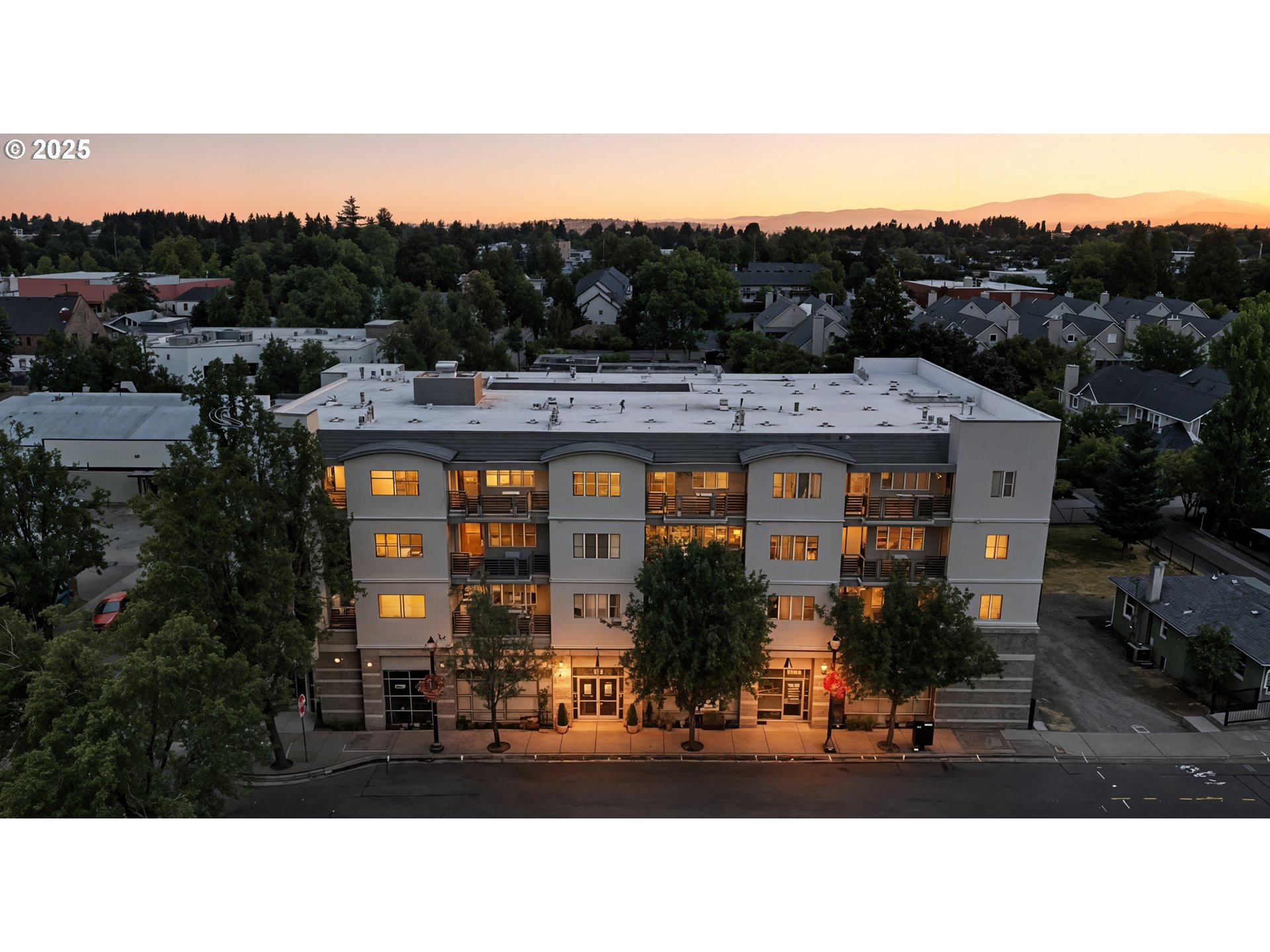 318 Northeast Roberts Avenue, Unit 402 Gresham, OR 97030 - Photo 48 of 48