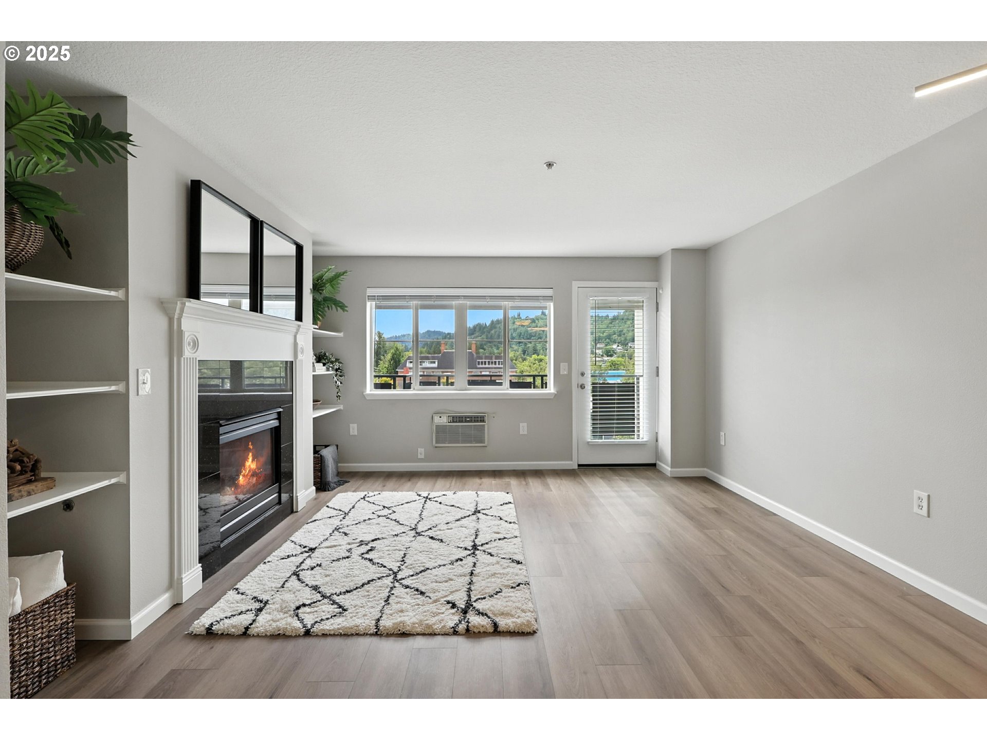 318 Northeast Roberts Avenue, Unit 402 Gresham, OR 97030 - Photo 5 of 48