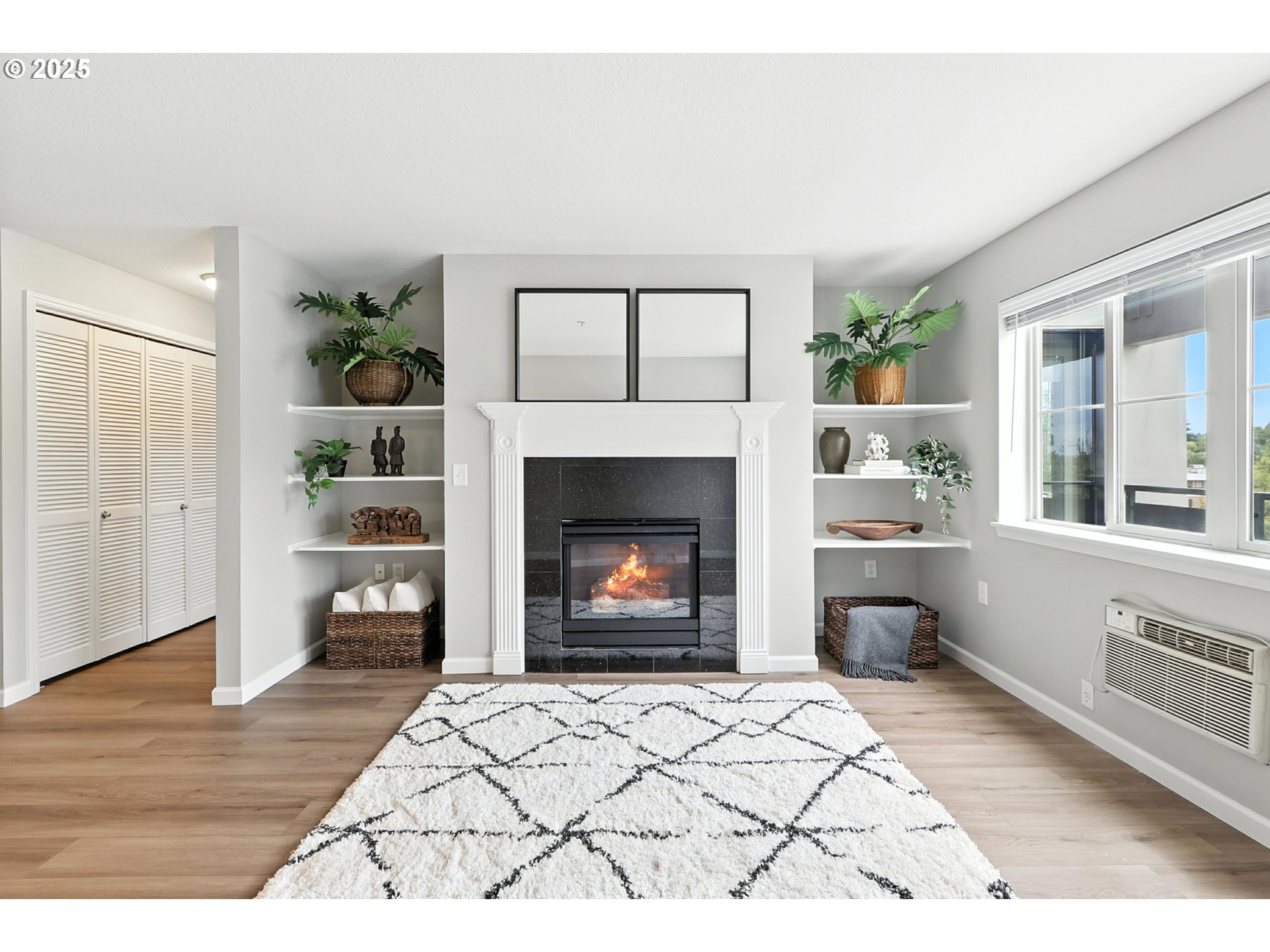 318 Northeast Roberts Avenue, Unit 402 Gresham, OR 97030 - Photo 7 of 48