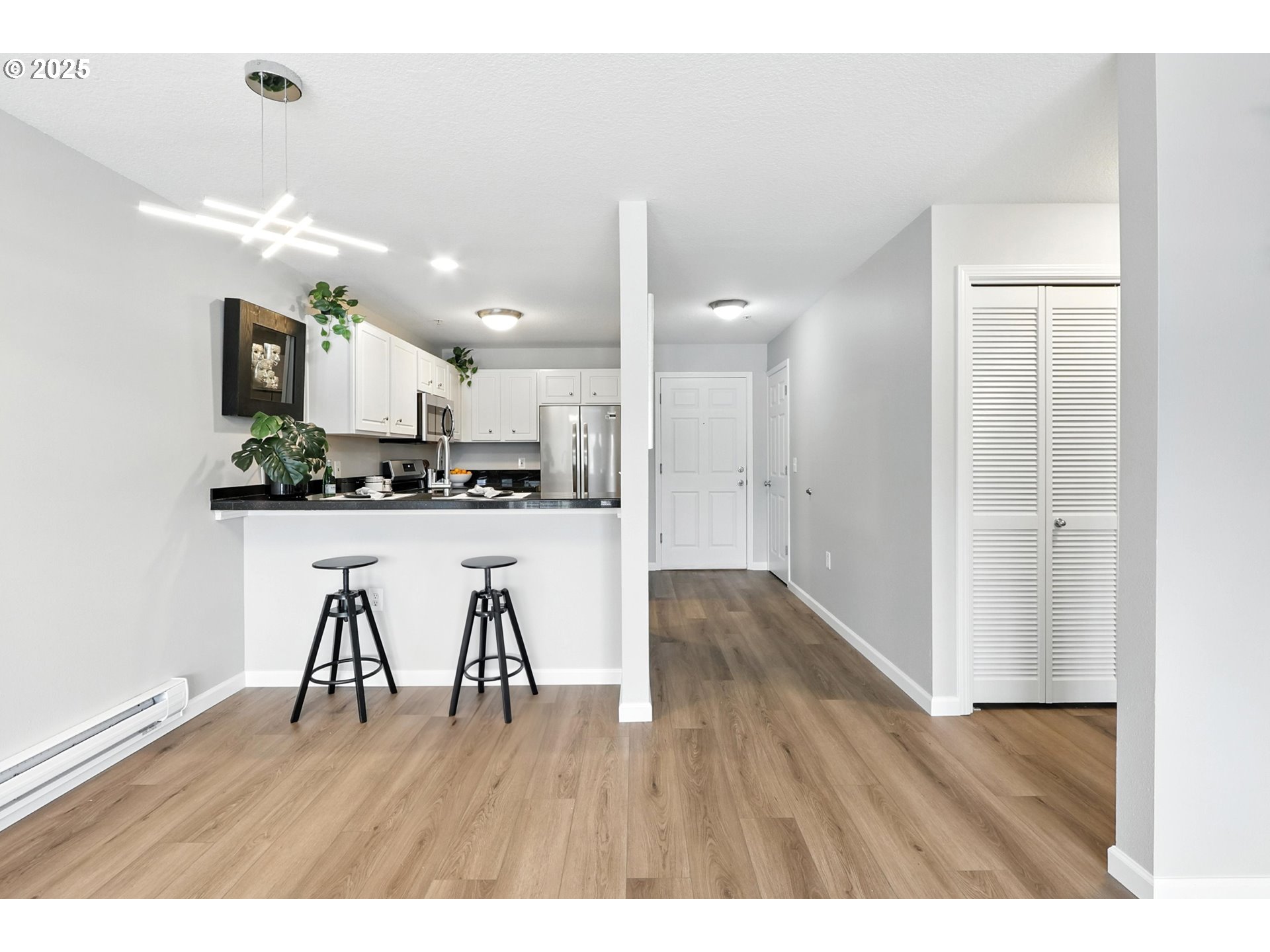 318 Northeast Roberts Avenue, Unit 402 Gresham, OR 97030 - Photo 10 of 48