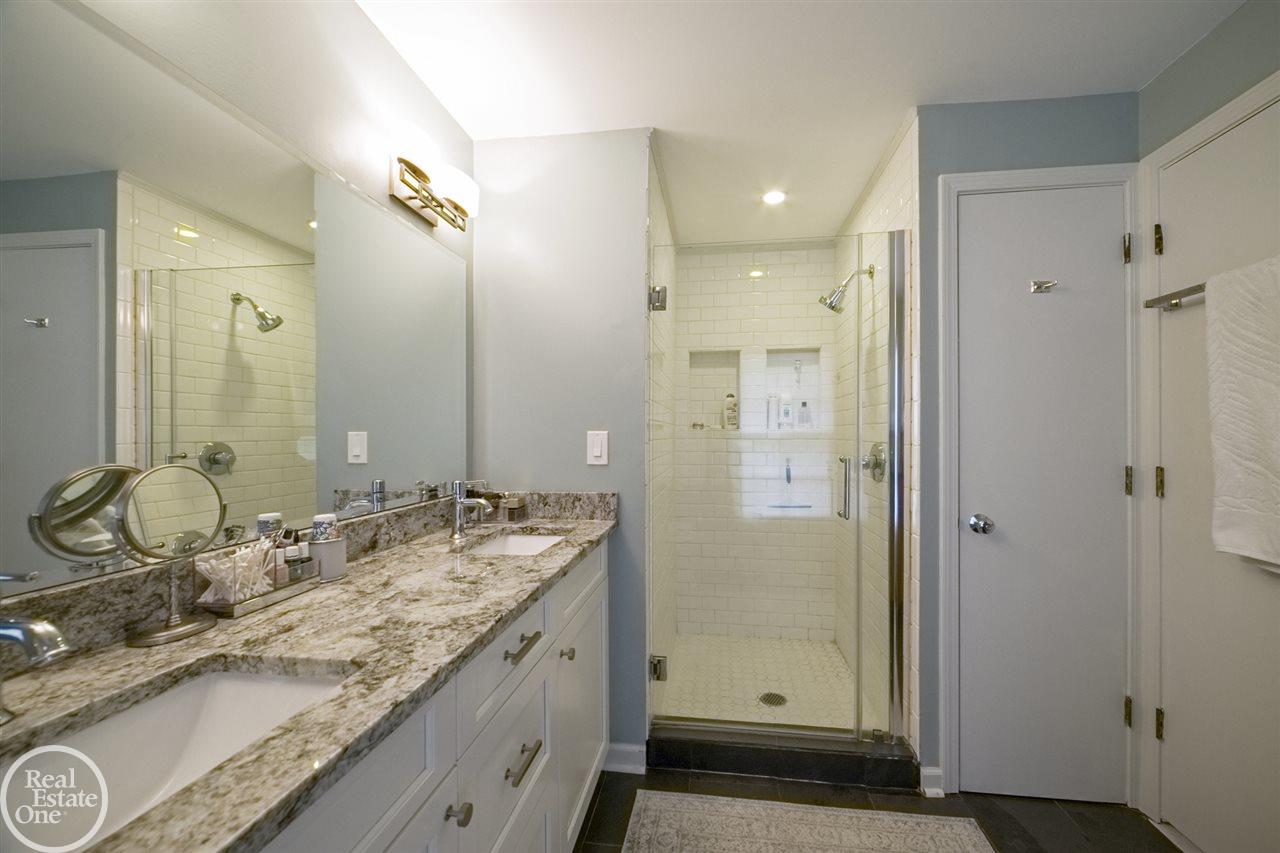 136 Moran Road Grosse Pointe, MI 48236 - Photo 24 of 51 50028565-23.JPG