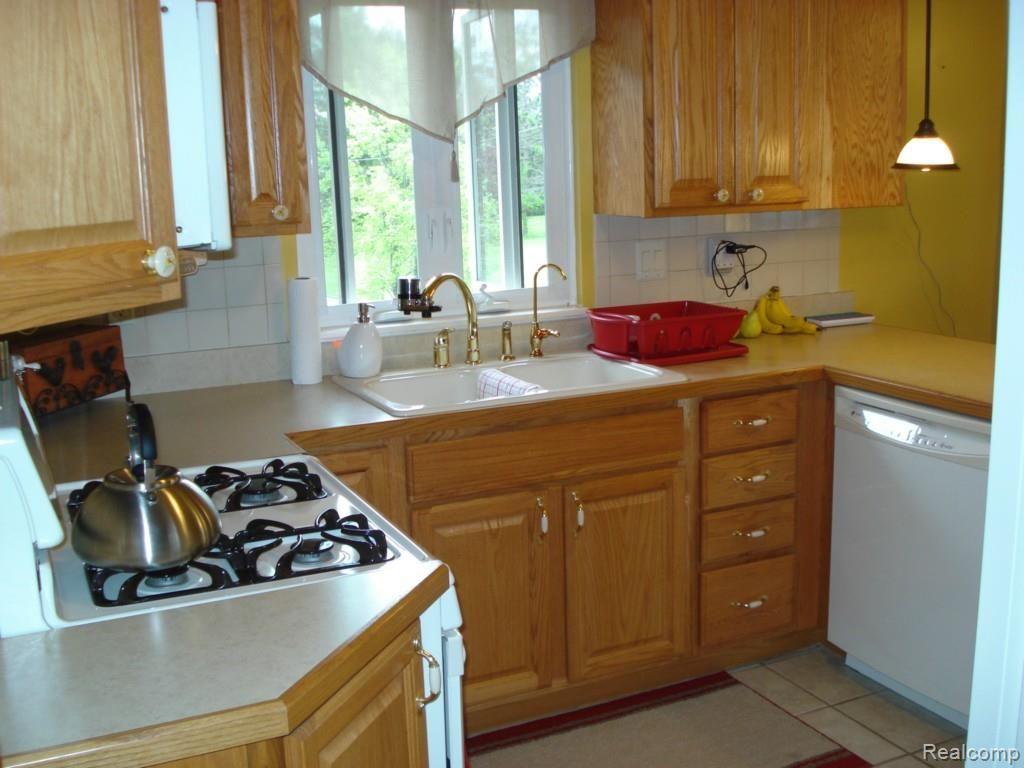 5474 Whipple Lake Road Clarkston, MI 48348 - Photo 15 of 47 Kitchen