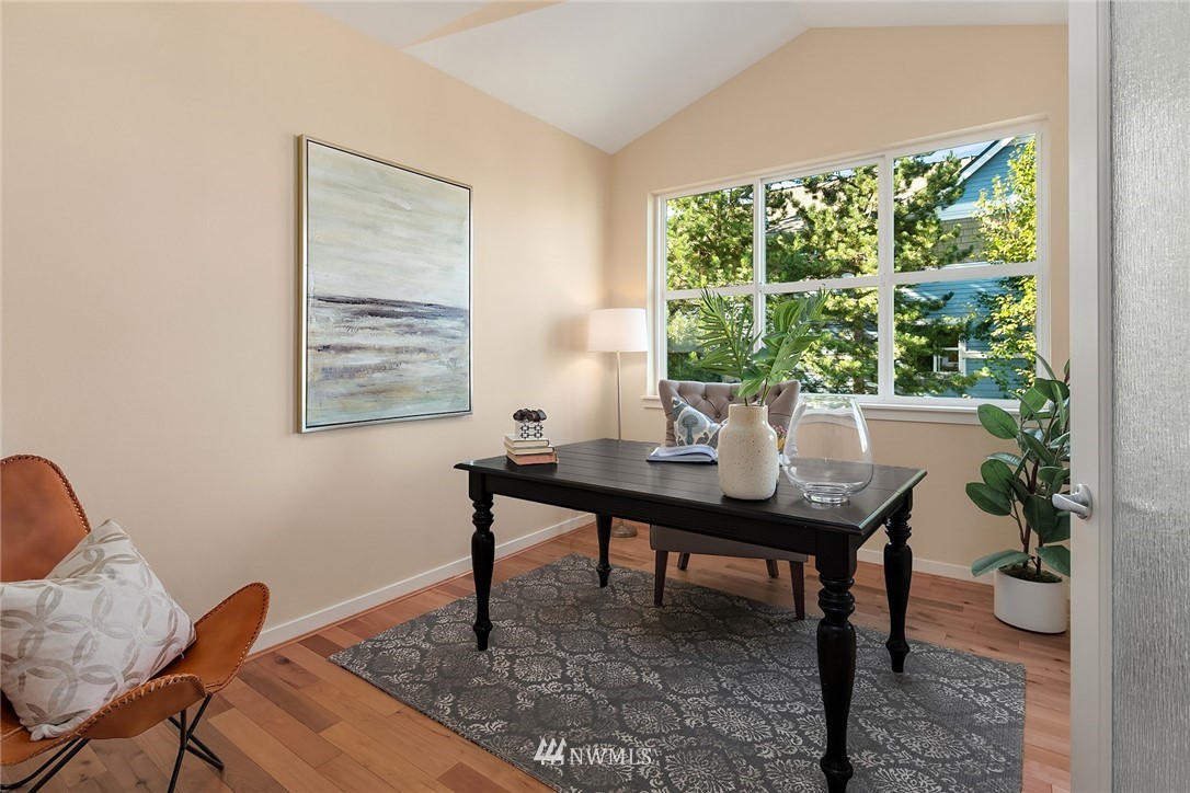 555 Alpine Ridge Place Northwest Issaquah, WA 98027 - Photo 20 of 31 a view of a workspace with a table and chair in a room