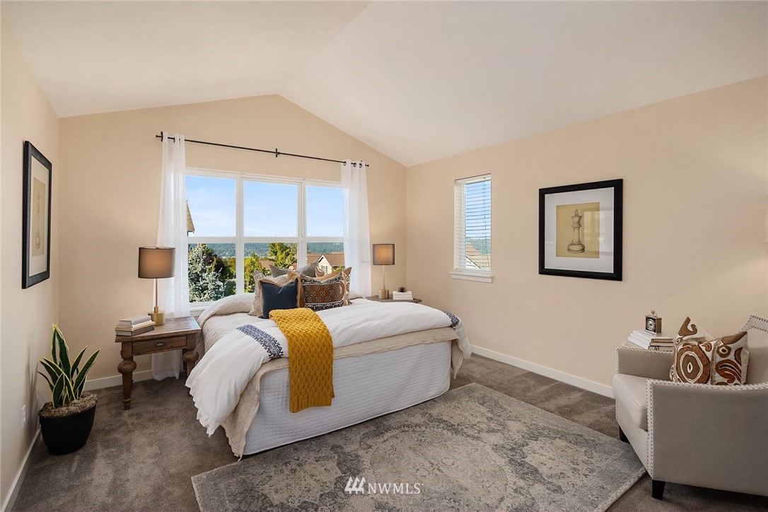 555 Alpine Ridge Place Northwest Issaquah, WA 98027 - Photo 22 of 31 a bed room with a bed and a couch