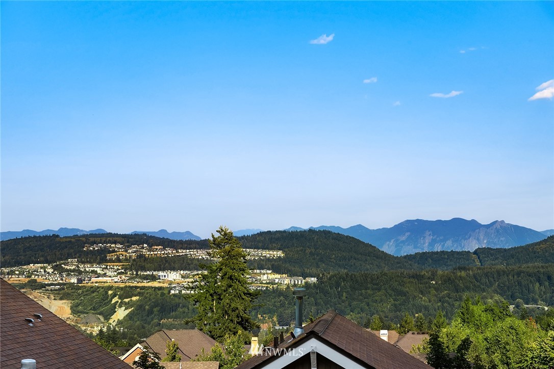 555 Alpine Ridge Place Northwest Issaquah, WA 98027 - Photo 30 of 31 a view of city and mountain