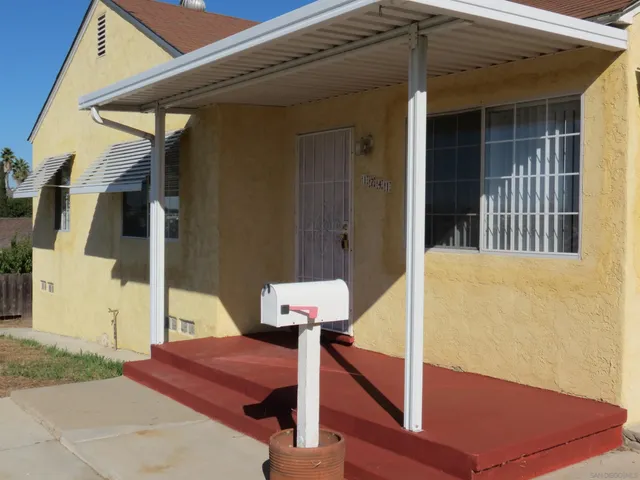 a view of an entryway of house