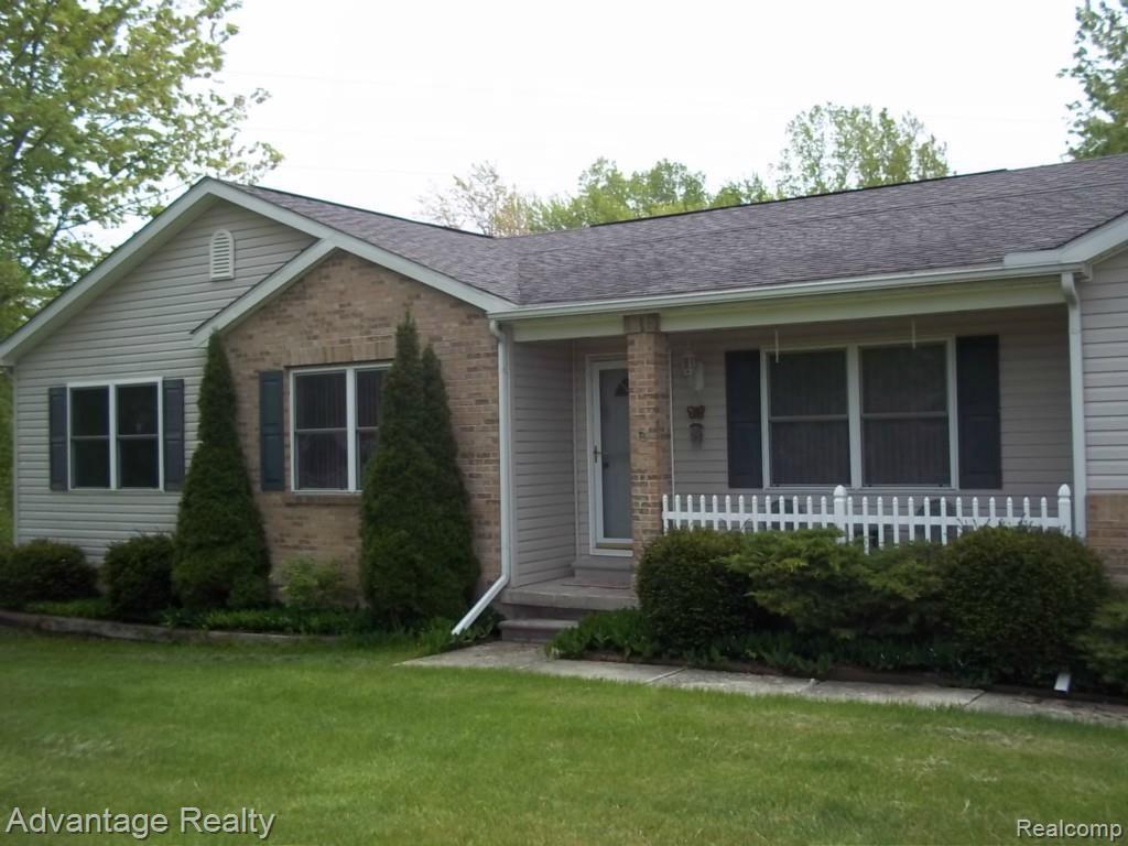 5115 Springborn Road East China, MI 48054 - Photo 2 of 43 100_2932.jpg