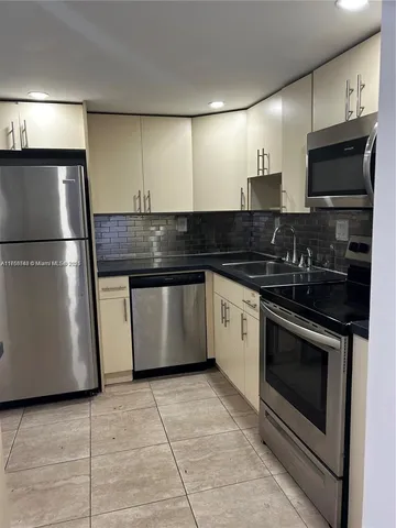 $2,550 | 4717 Northwest 7th Street, Unit 70810, Miami, FL 33126