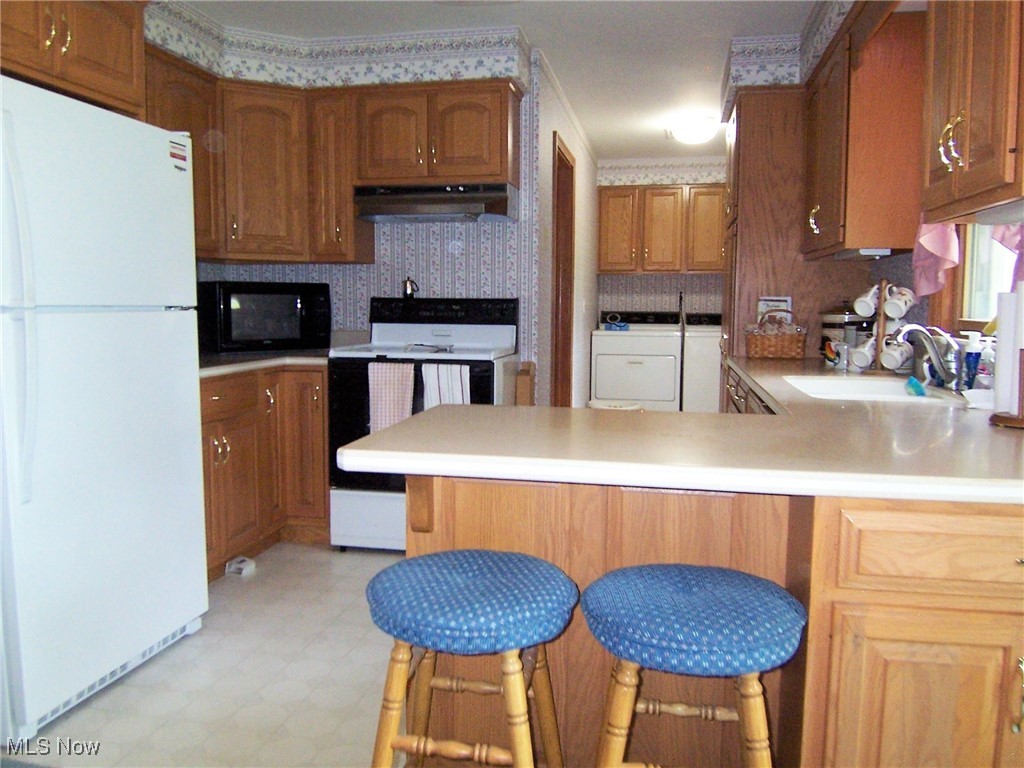 174 Mathews Road Youngstown, OH 44512 - Photo 21 of 31 Kitchen Island seating
