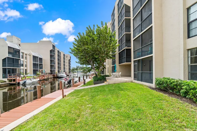 $3,300 | 17 Royal Palm Way, Unit 103, Boca Raton, FL 33432