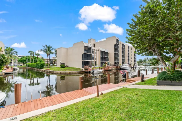 $3,300 | 17 Royal Palm Way, Unit 103, Boca Raton, FL 33432