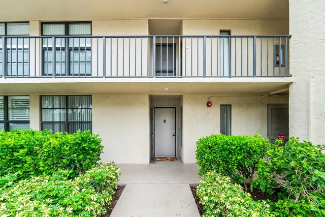 $3,300 | 17 Royal Palm Way, Unit 103, Boca Raton, FL 33432