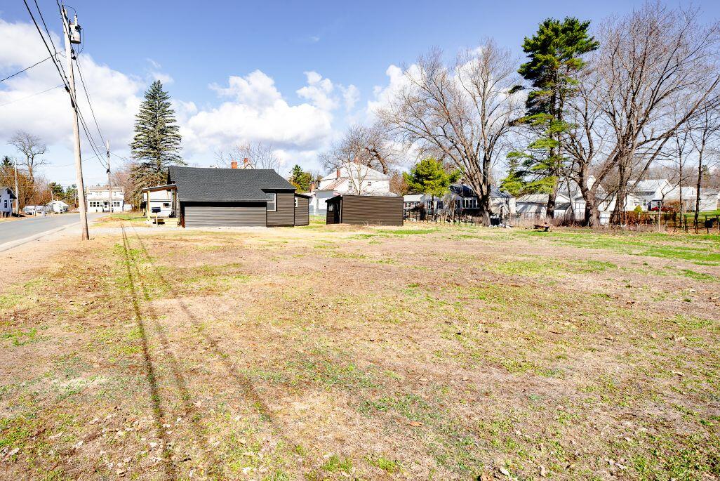 6 Myrtle Street Madison, ME 04950 - Photo 12 of 52 10