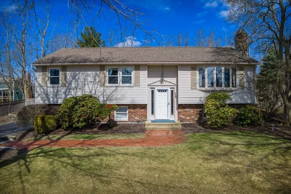 $579,900 | 15 Skyline Drive, Rutland, MA 01543