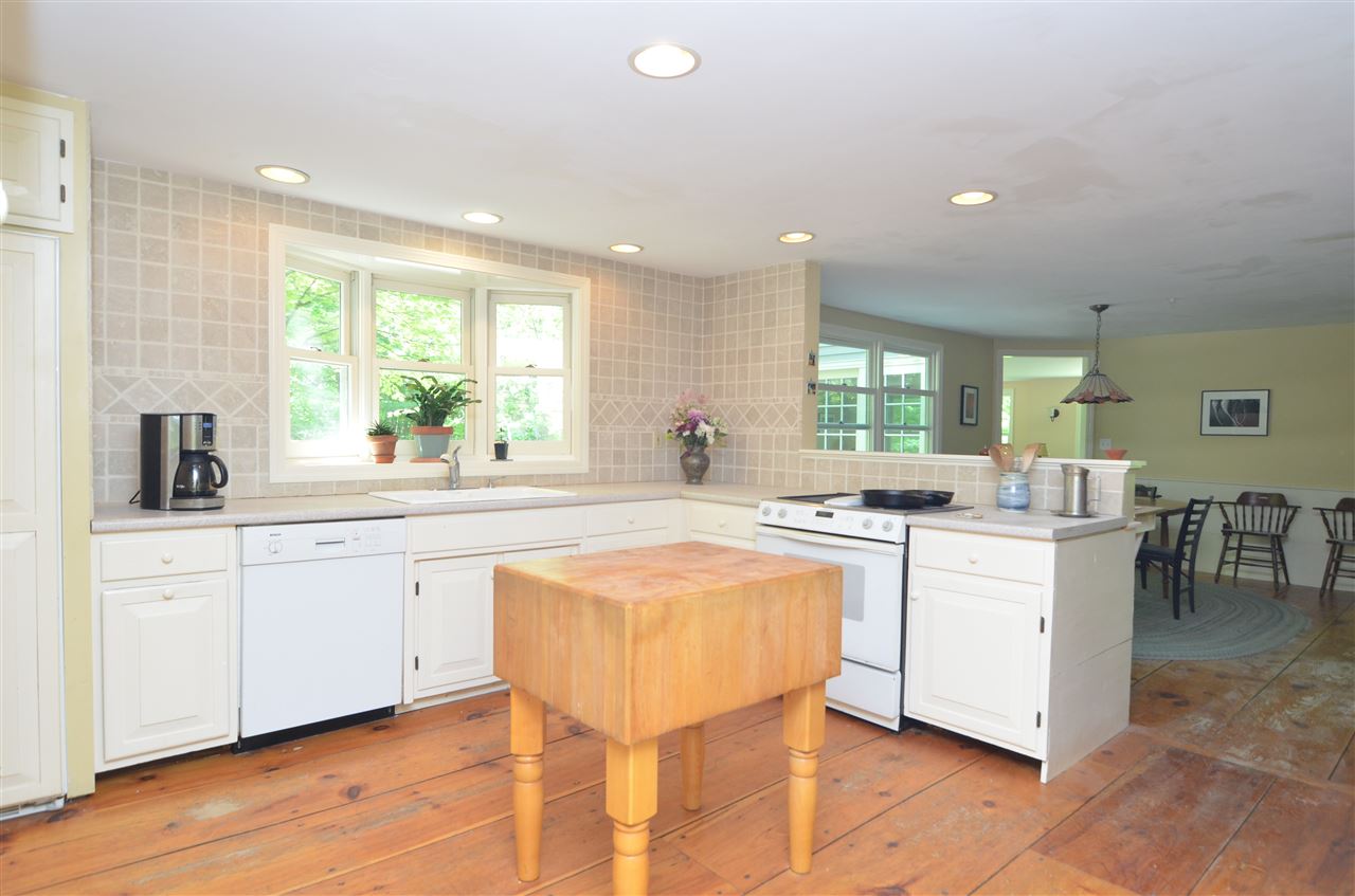 92 Galloping Hill Road Hopkinton, NH 03229 - Photo 3 of 33