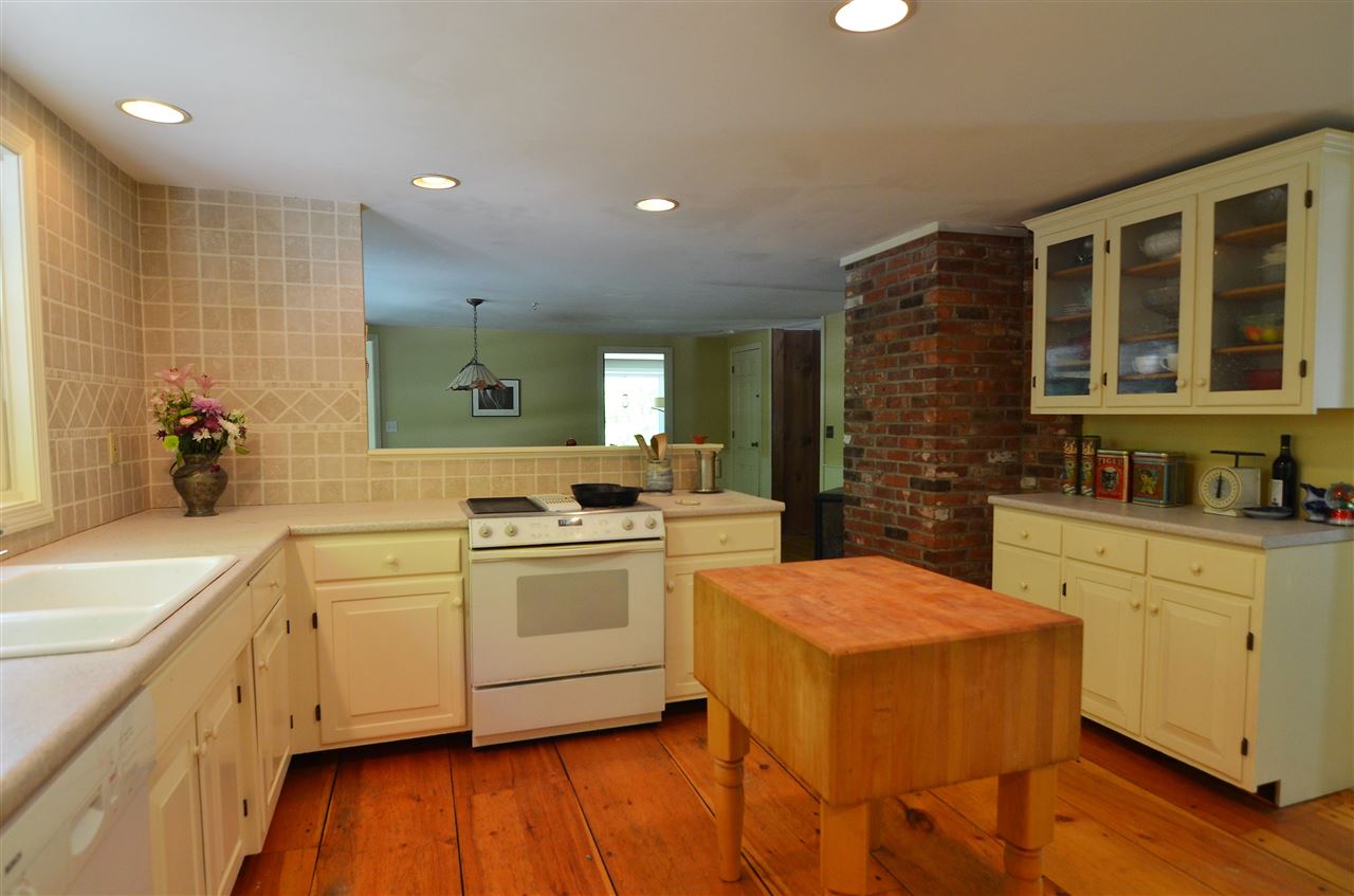 92 Galloping Hill Road Hopkinton, NH 03229 - Photo 5 of 33
