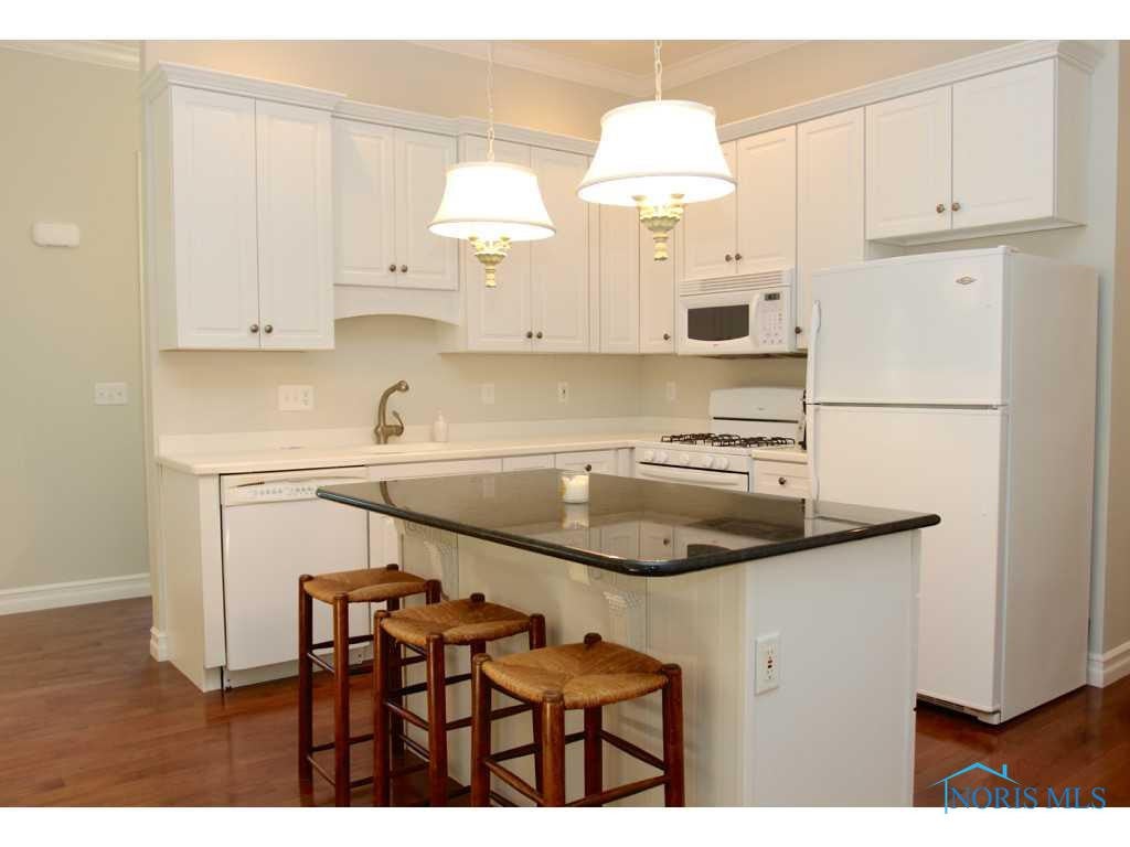 2818 Goddard Road Toledo, OH 43606 - Photo 8 of 20 Kitchen.