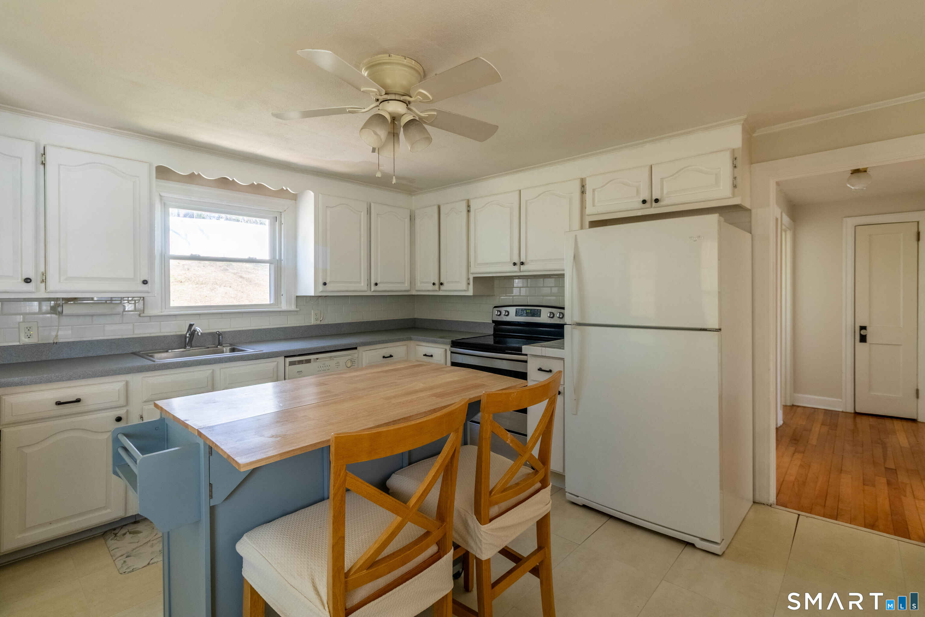 129 Summer Street Portland, CT 06480 - Photo 4 of 27