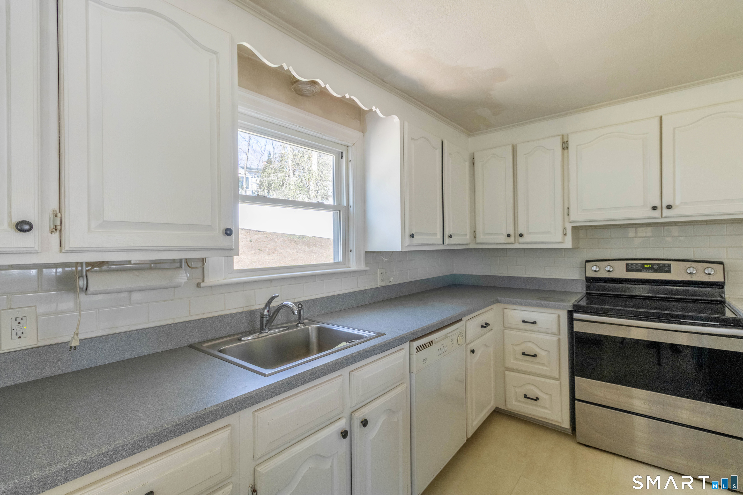 129 Summer Street Portland, CT 06480 - Photo 7 of 27