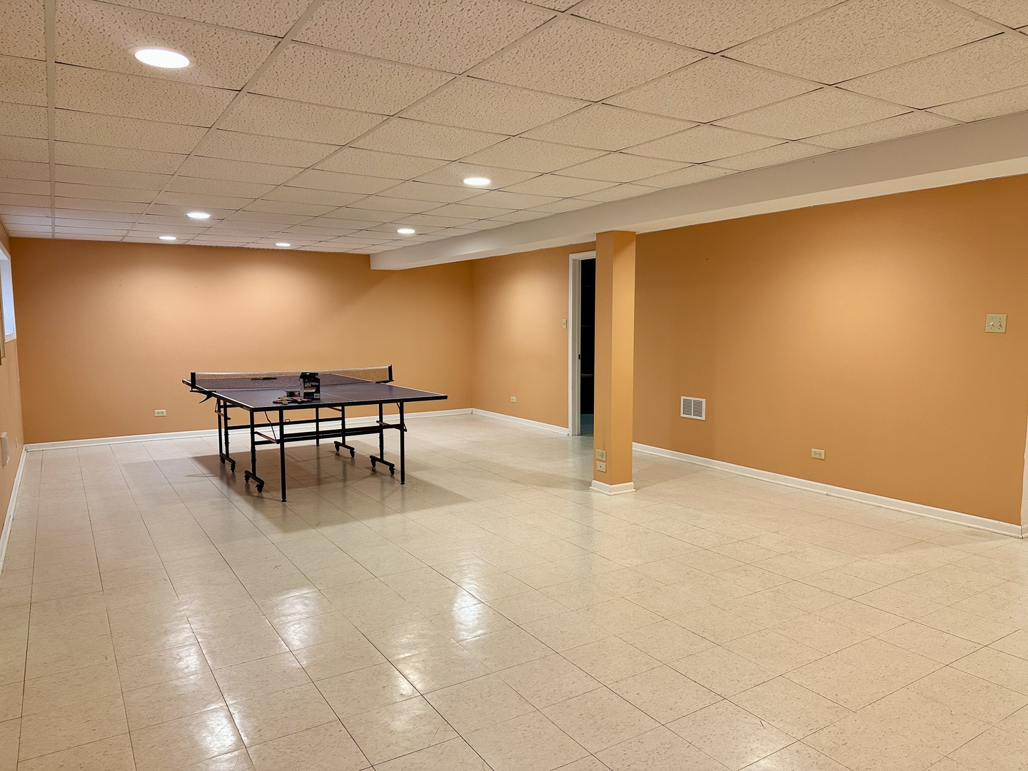 11904 Somerset Road Orland Park, IL 60467 - Photo 31 of 38 a view of a room with furniture