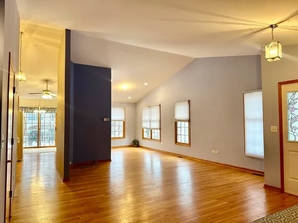 $369,900 | 11904 Somerset Road, Orland Park, IL 60467