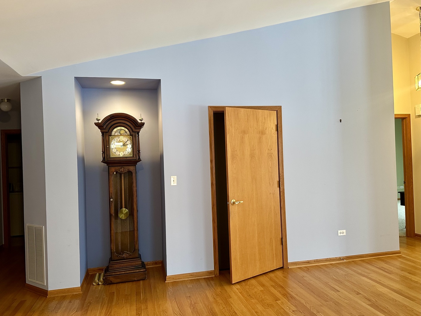 11904 Somerset Road Orland Park, IL 60467 - Photo 9 of 38 a view of a livingroom with wooden floor and a large window