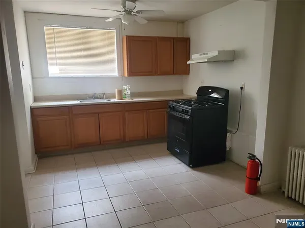 $2,250 | 143 Bergen Boulevard, Unit 2, Palisades Park, NJ 07650