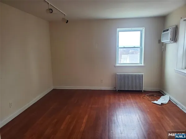 $2,250 | 143 Bergen Boulevard, Unit 2, Palisades Park, NJ 07650